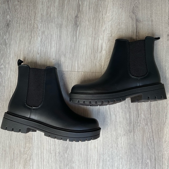 Black pull on boots Pilot style Soda brand TTS - Picture 1 of 4